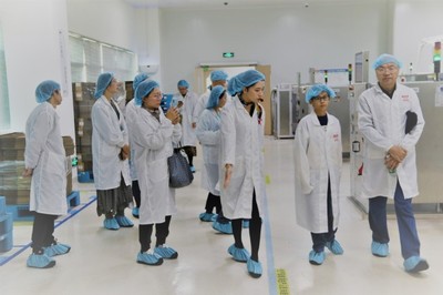 旅游學(xué)院組織教工參觀(guān)湯臣倍健，探索健康產(chǎn)業(yè)與文旅發(fā)展的融合之路